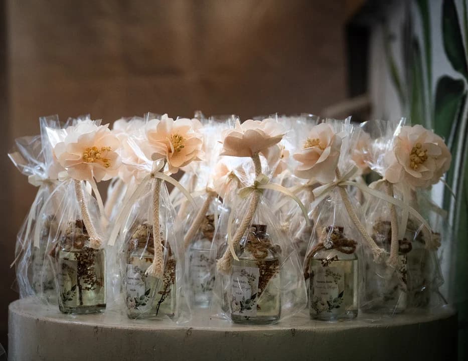 Souvenirs - botellitas decoradas con flores