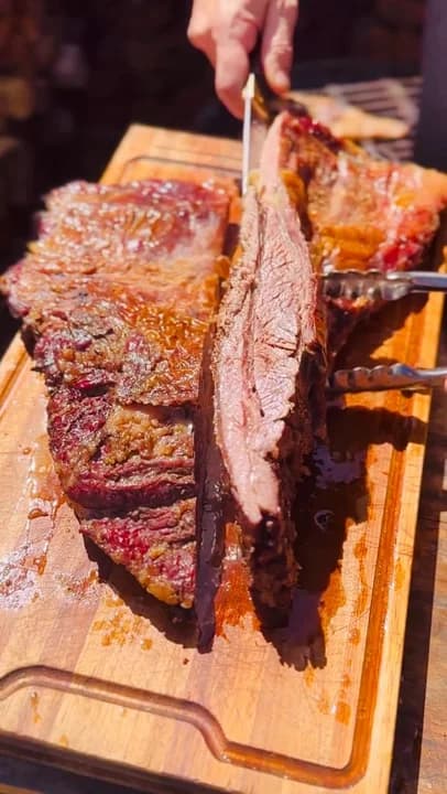 Asado completo a las brasas - chorizo, morcilla, vacío, asado de tira