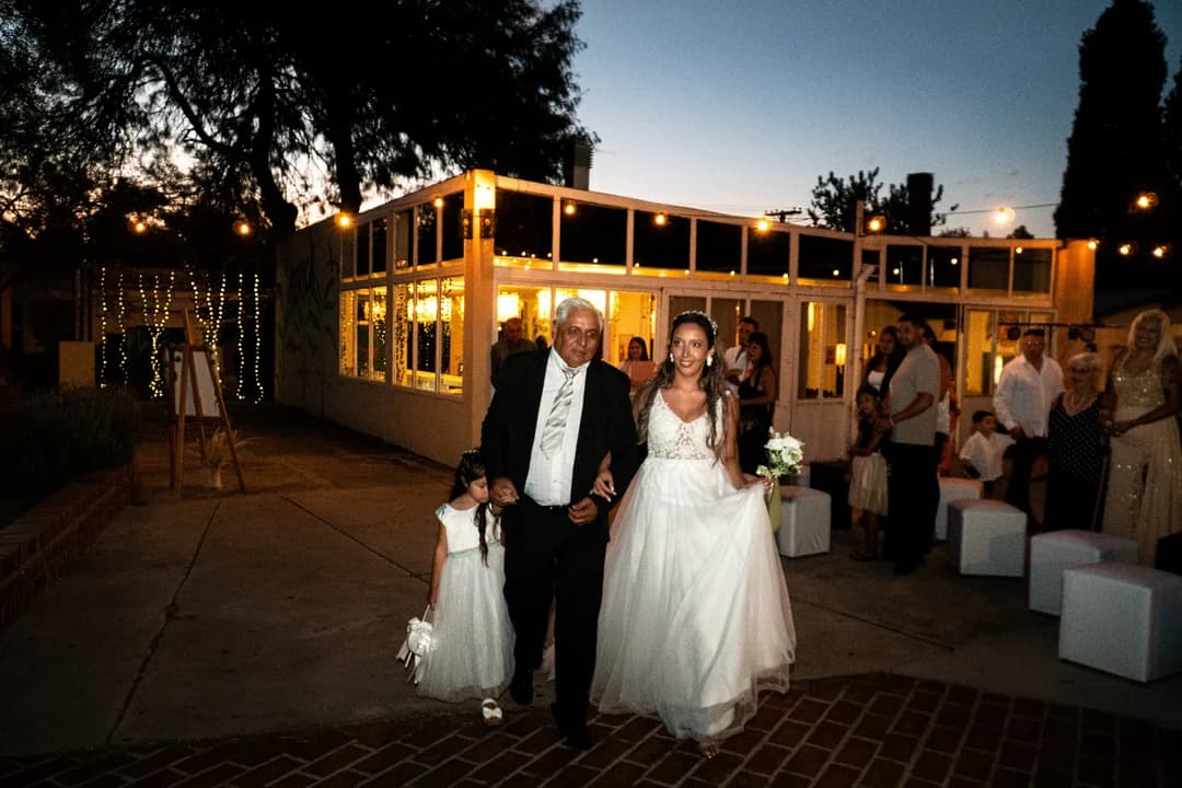 Novia entrando del brazo de su padre